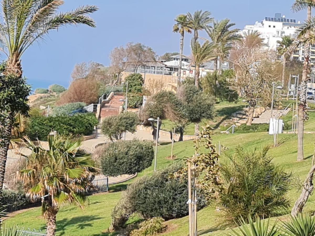 Magic On The Sea-Suites With A Private Jacuzzi And A Private Sea View Netanya Exterior foto