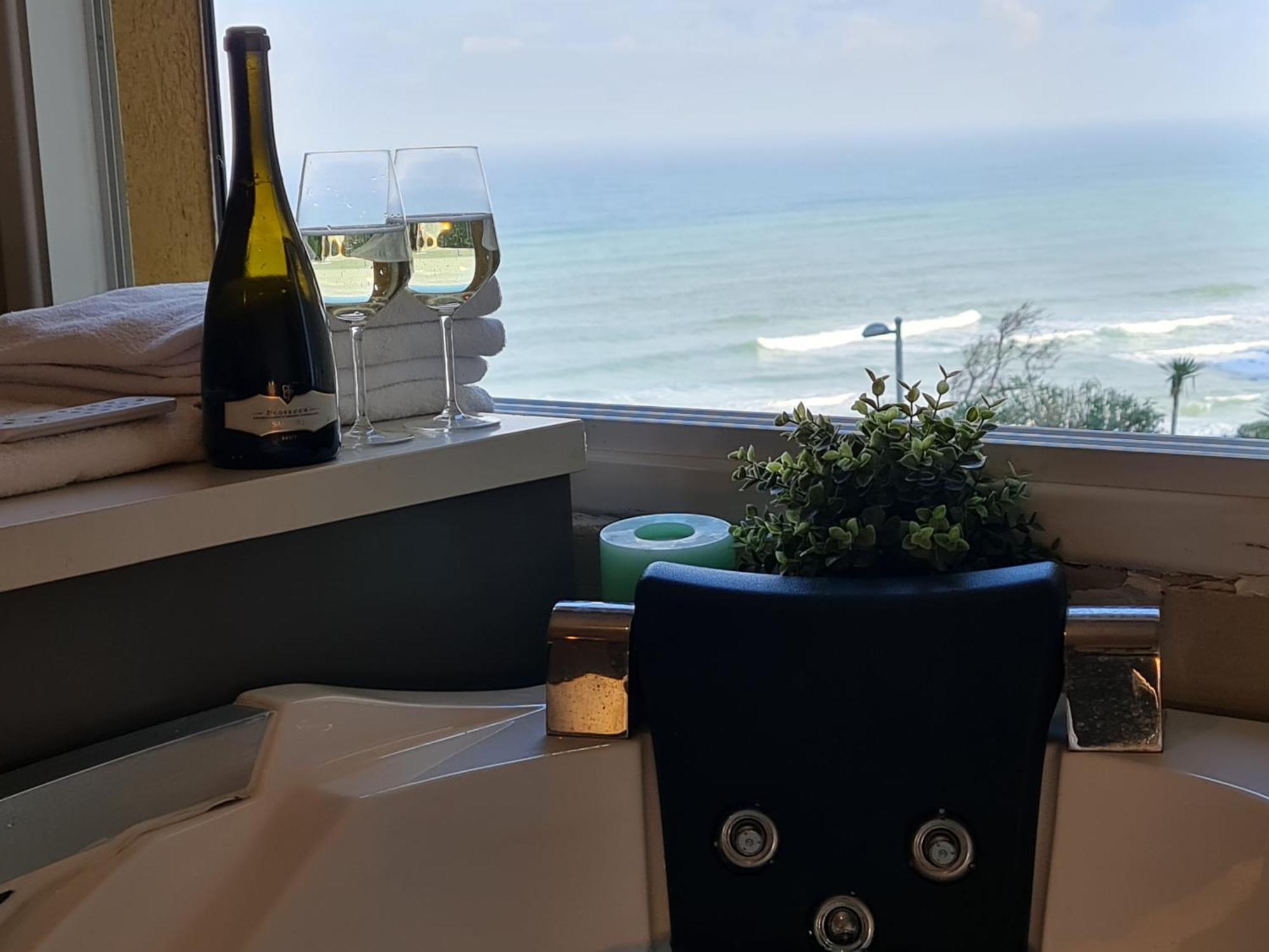 Magic On The Sea-Suites With A Private Jacuzzi And A Private Sea View Netanya Cameră foto